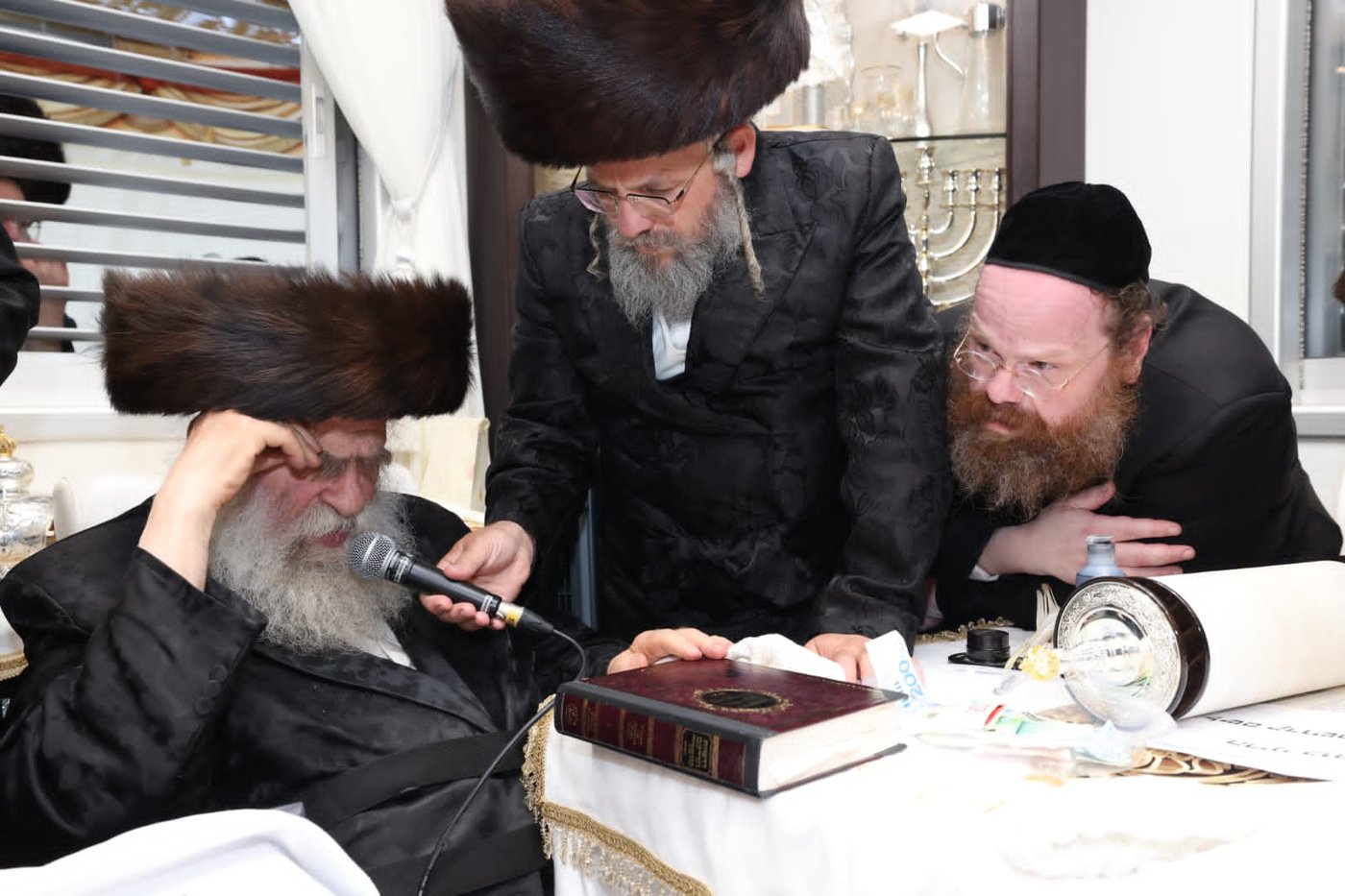 בנוצת אווז: ספר תורה לכבוד אב"ד פולגאר