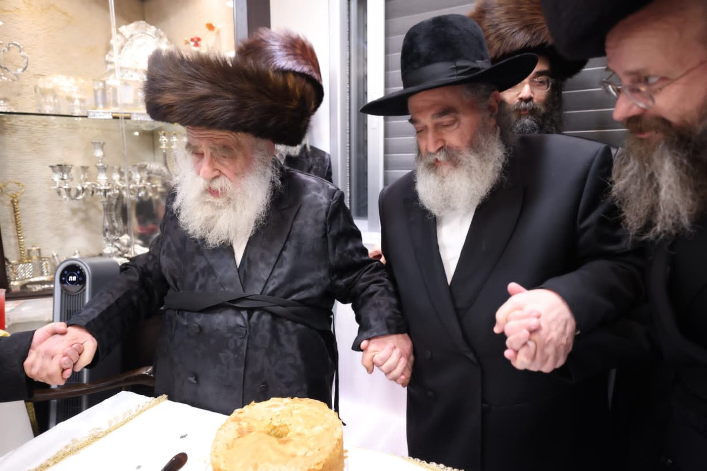 בנוצת אווז: ספר תורה לכבוד אב"ד פולגאר