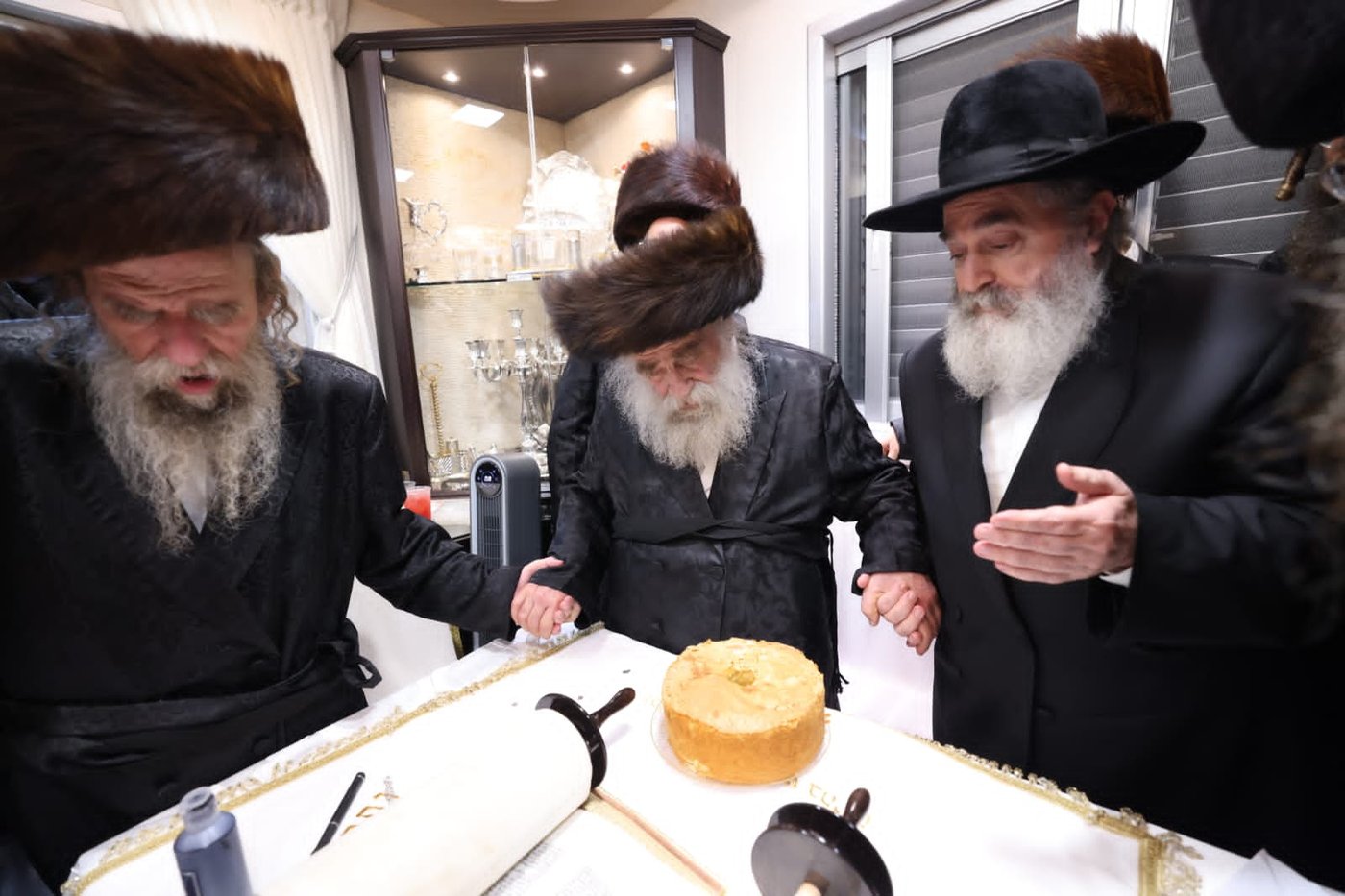 בנוצת אווז: ספר תורה לכבוד אב"ד פולגאר