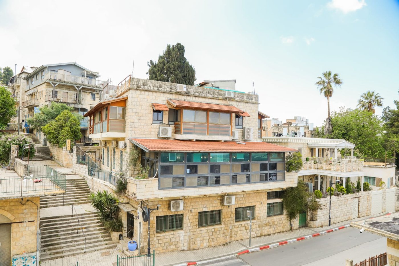 מלון כרמל לשעבר, ישיבת חב"ד בהווה