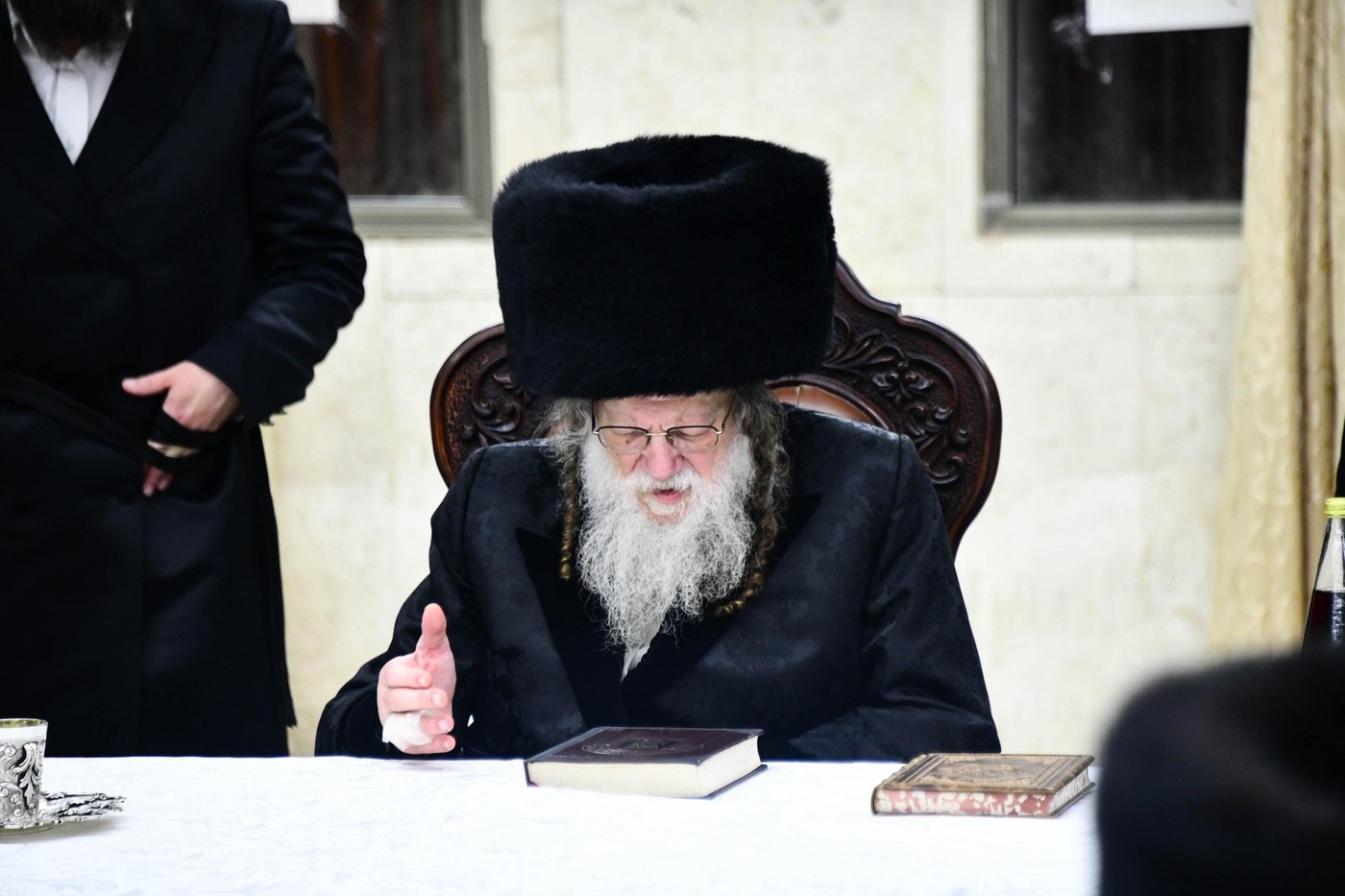 מוצאי ראש השנה בחצר מודז'יץ • צילום: שוקי לרר