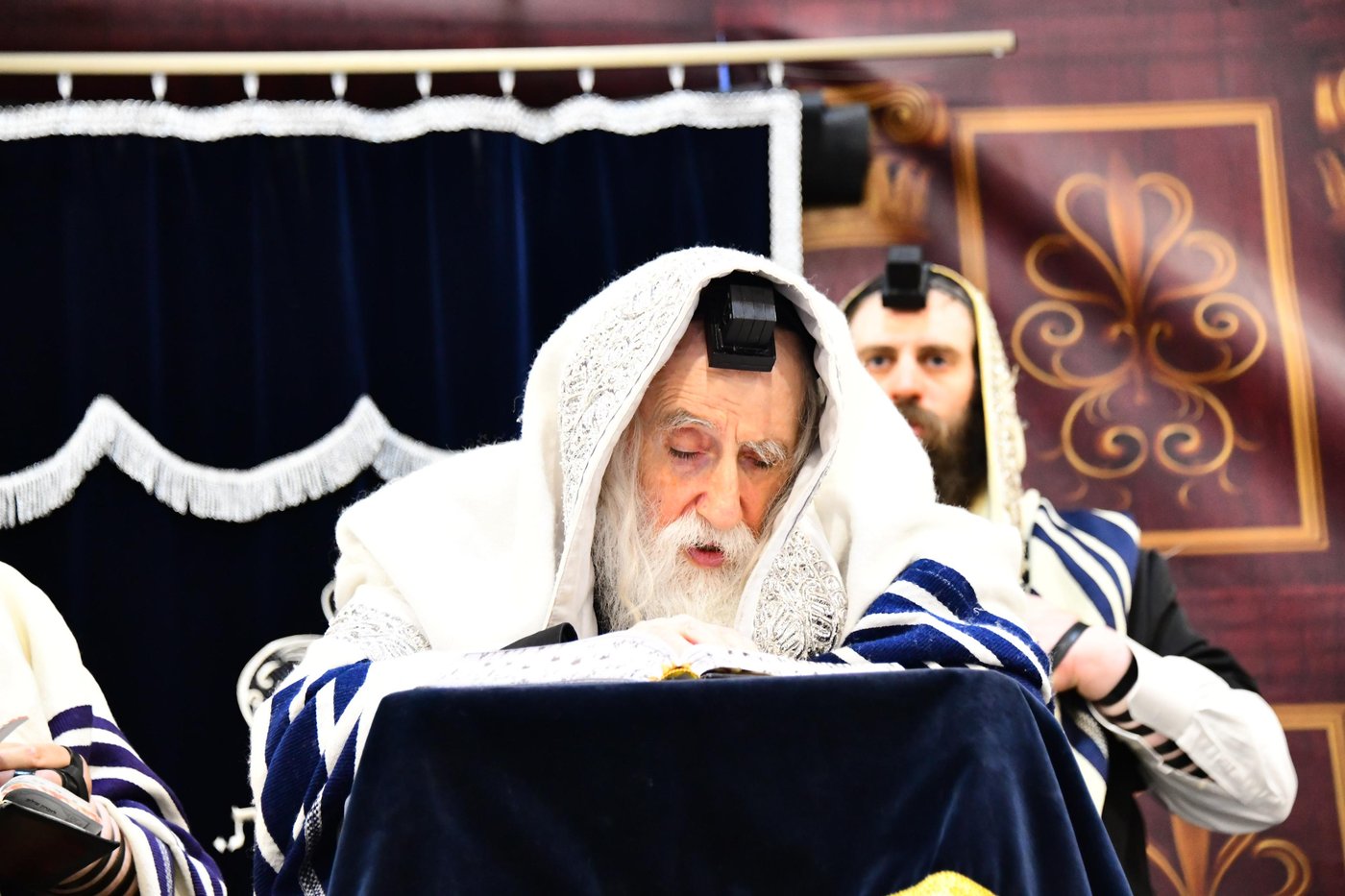 האדמו"ר ממחנובקא בעלזא שליט"א בהתרת נדרים