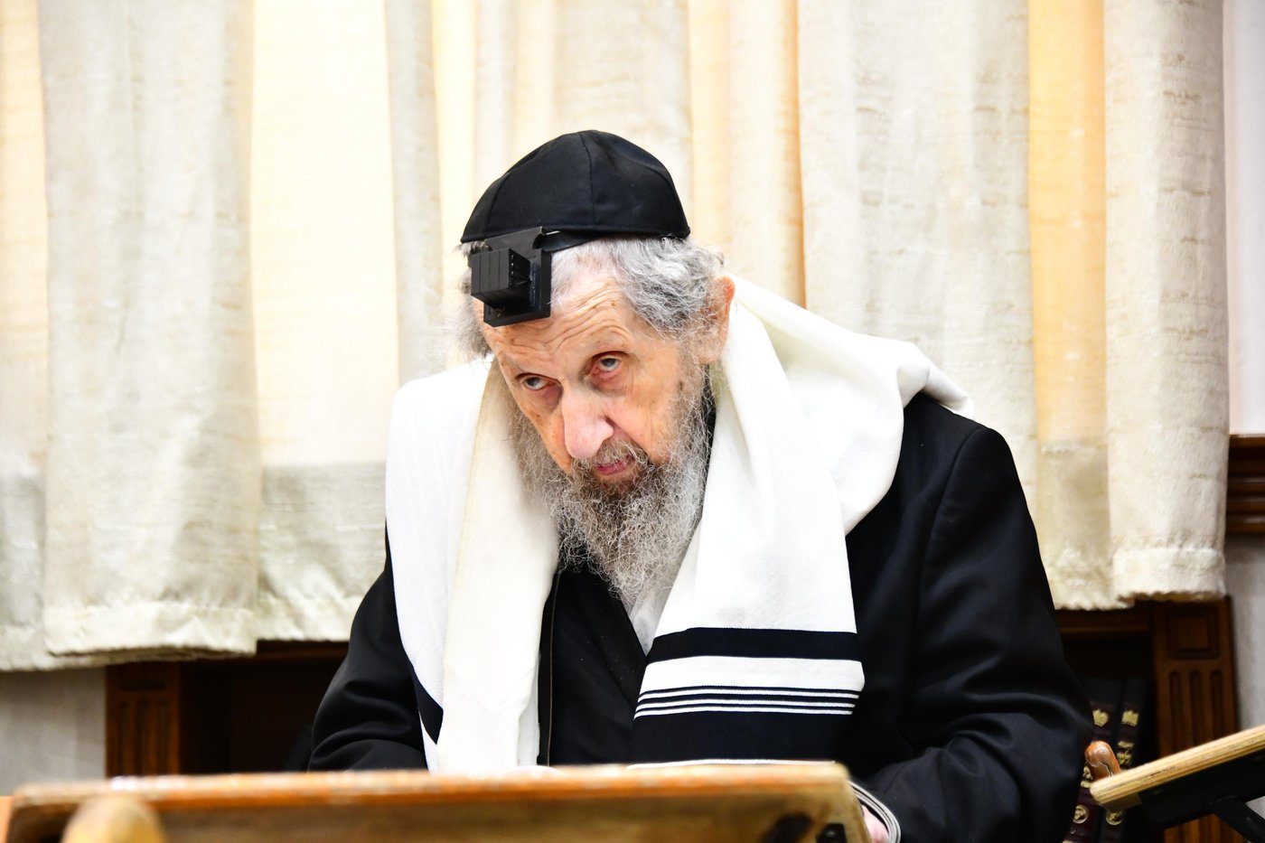 הגר"ד לנדו והגר"מ הירש בהתרת נדרים | צילום: שוקי לרר