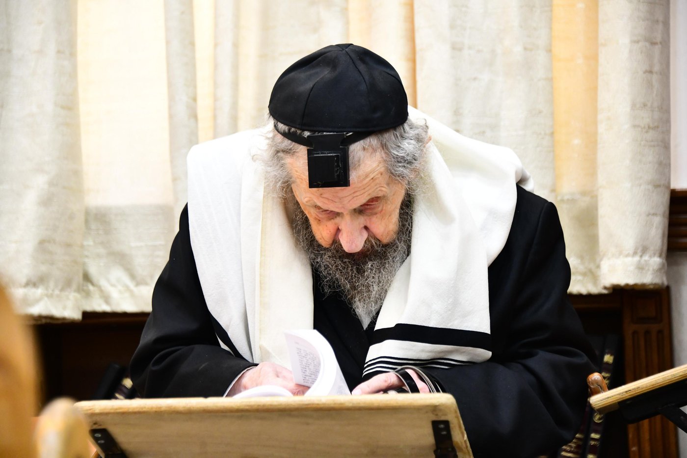 הגר"ד לנדו והגר"מ הירש בהתרת נדרים | צילום: שוקי לרר