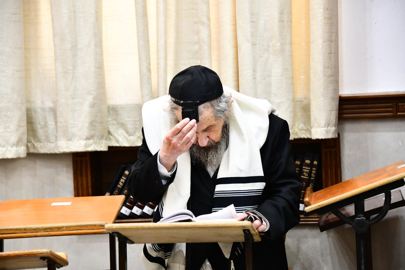 הגר"ד לנדו והגר"מ הירש בהתרת נדרים | צילום: שוקי לרר
