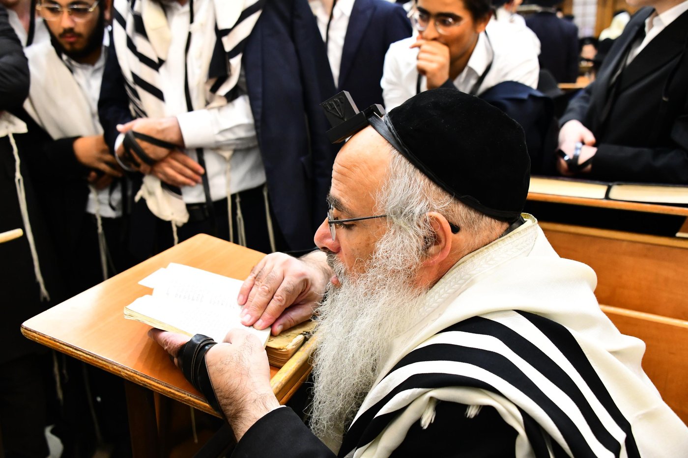 הגר"ד לנדו והגר"מ הירש בהתרת נדרים | צילום: שוקי לרר