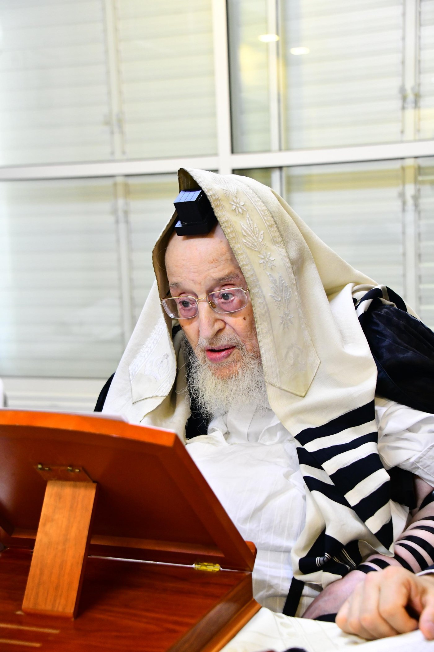 הגר"מ ברגמן בהתרת נדרים | צילום: שוקי לרר