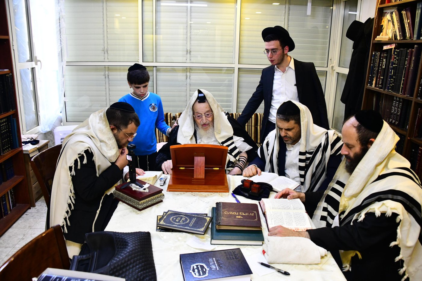הגר"מ ברגמן בהתרת נדרים | צילום: שוקי לרר