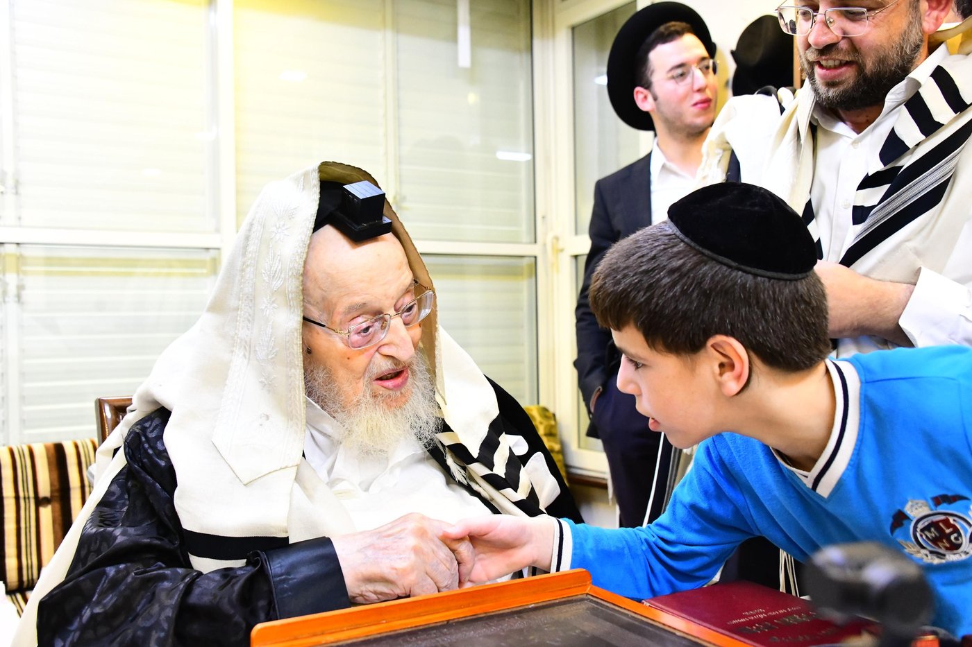 הגר"מ ברגמן בהתרת נדרים | צילום: שוקי לרר