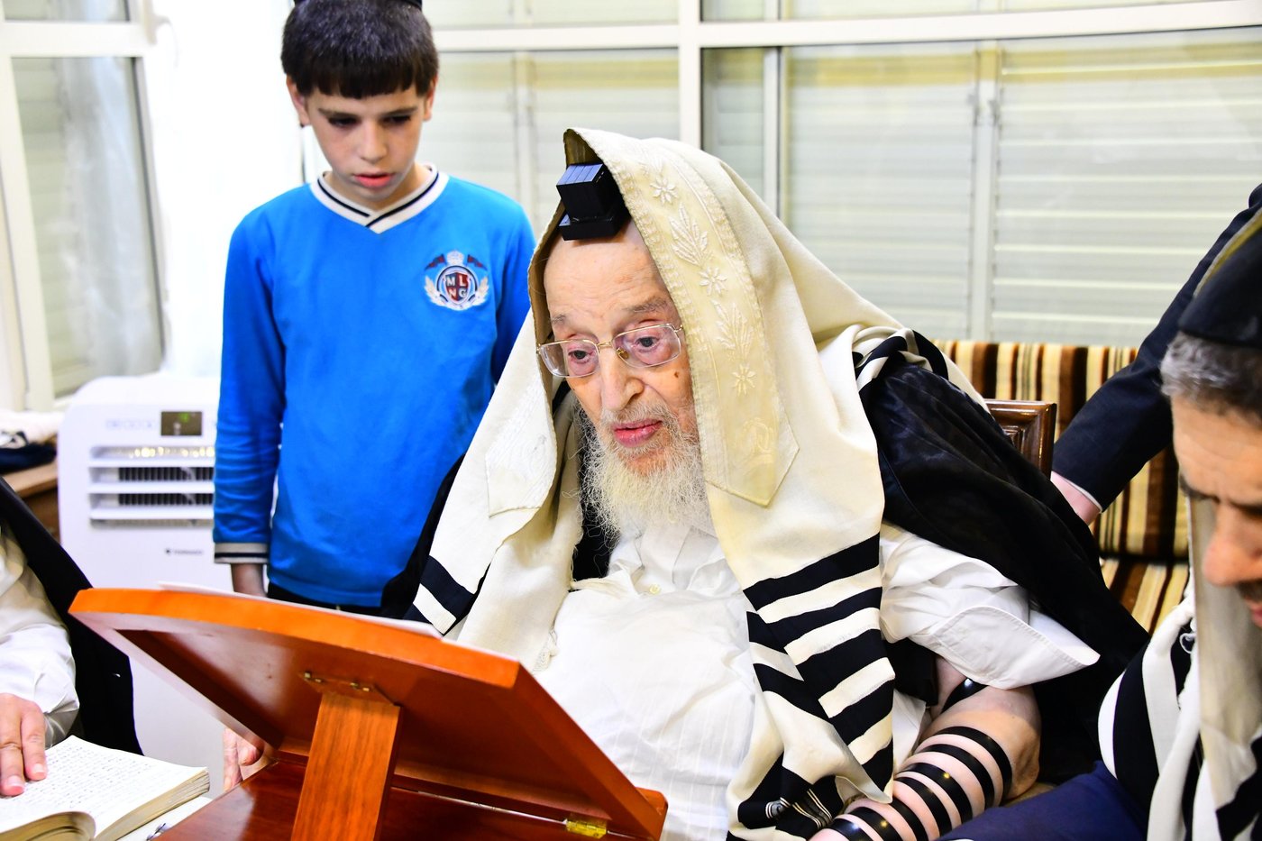 הגר"מ ברגמן בהתרת נדרים | צילום: שוקי לרר
