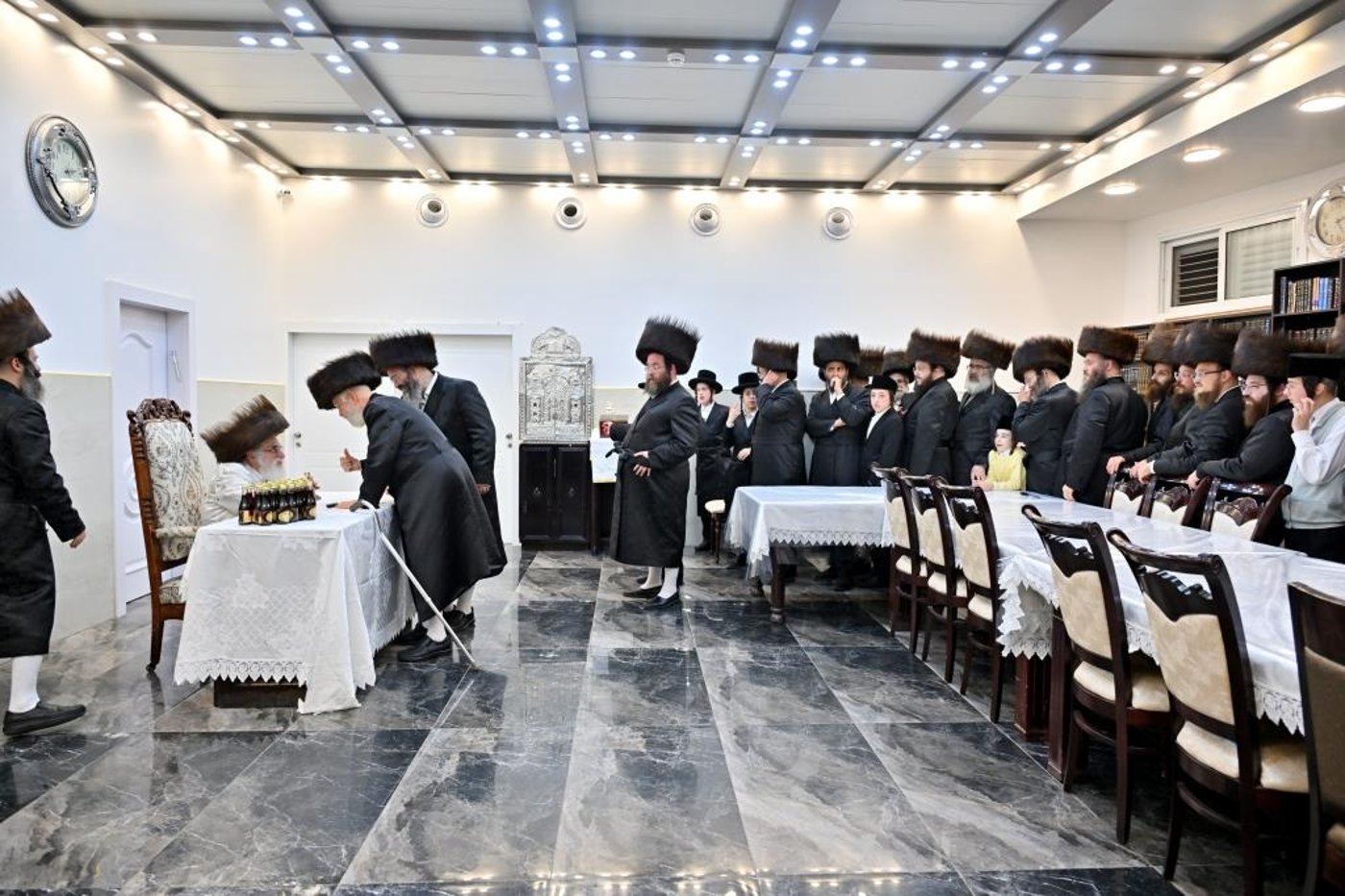 ערב ומוצאי ראש השנה בחצר ויז'ניץ | צילום: יהושע פרוכטר