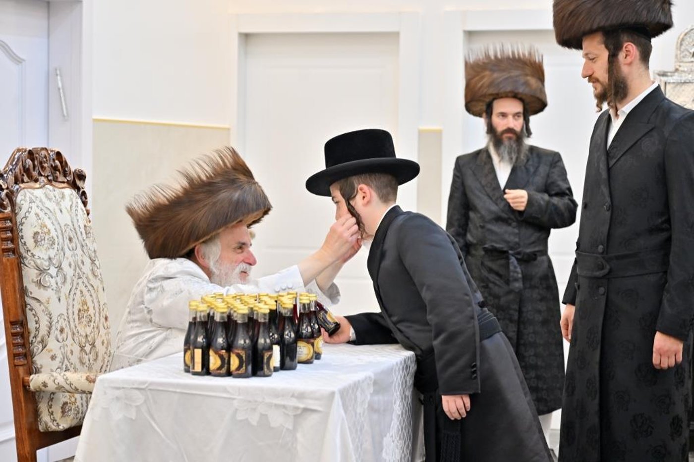 ערב ומוצאי ראש השנה בחצר ויז'ניץ | צילום: יהושע פרוכטר