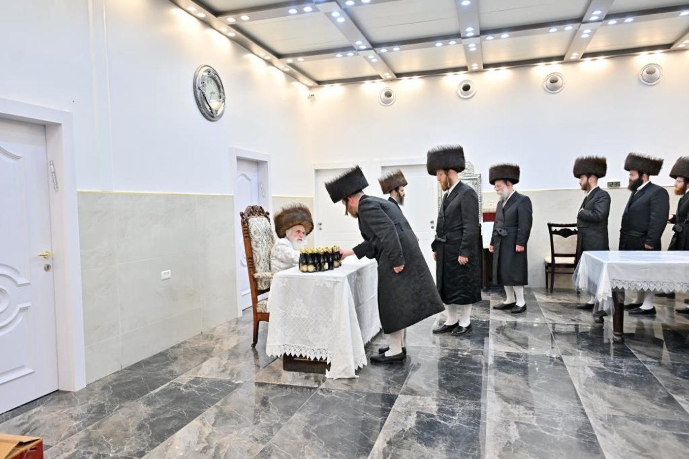ערב ומוצאי ראש השנה בחצר ויז'ניץ | צילום: יהושע פרוכטר