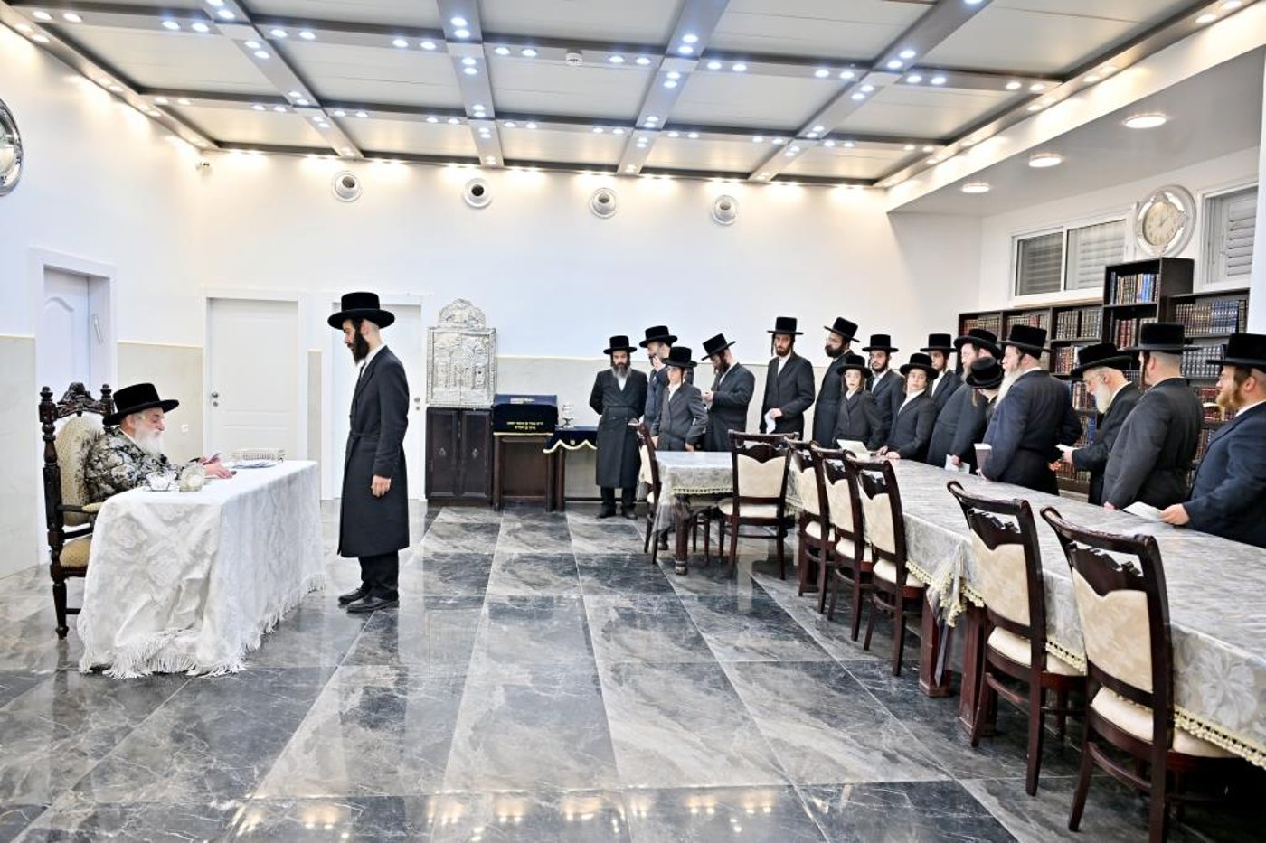 ערב ומוצאי ראש השנה בחצר ויז'ניץ | צילום: יהושע פרוכטר