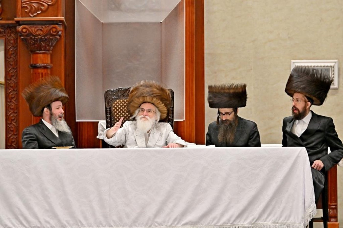 ערב ומוצאי ראש השנה בחצר ויז'ניץ | צילום: יהושע פרוכטר