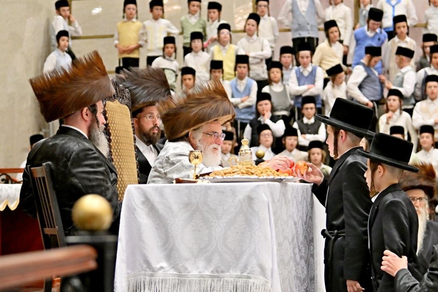 ערב ומוצאי ראש השנה בחצר ויז'ניץ | צילום: יהושע פרוכטר