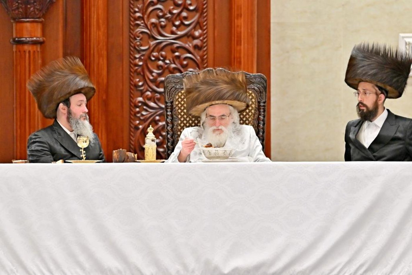 ערב ומוצאי ראש השנה בחצר ויז'ניץ | צילום: יהושע פרוכטר
