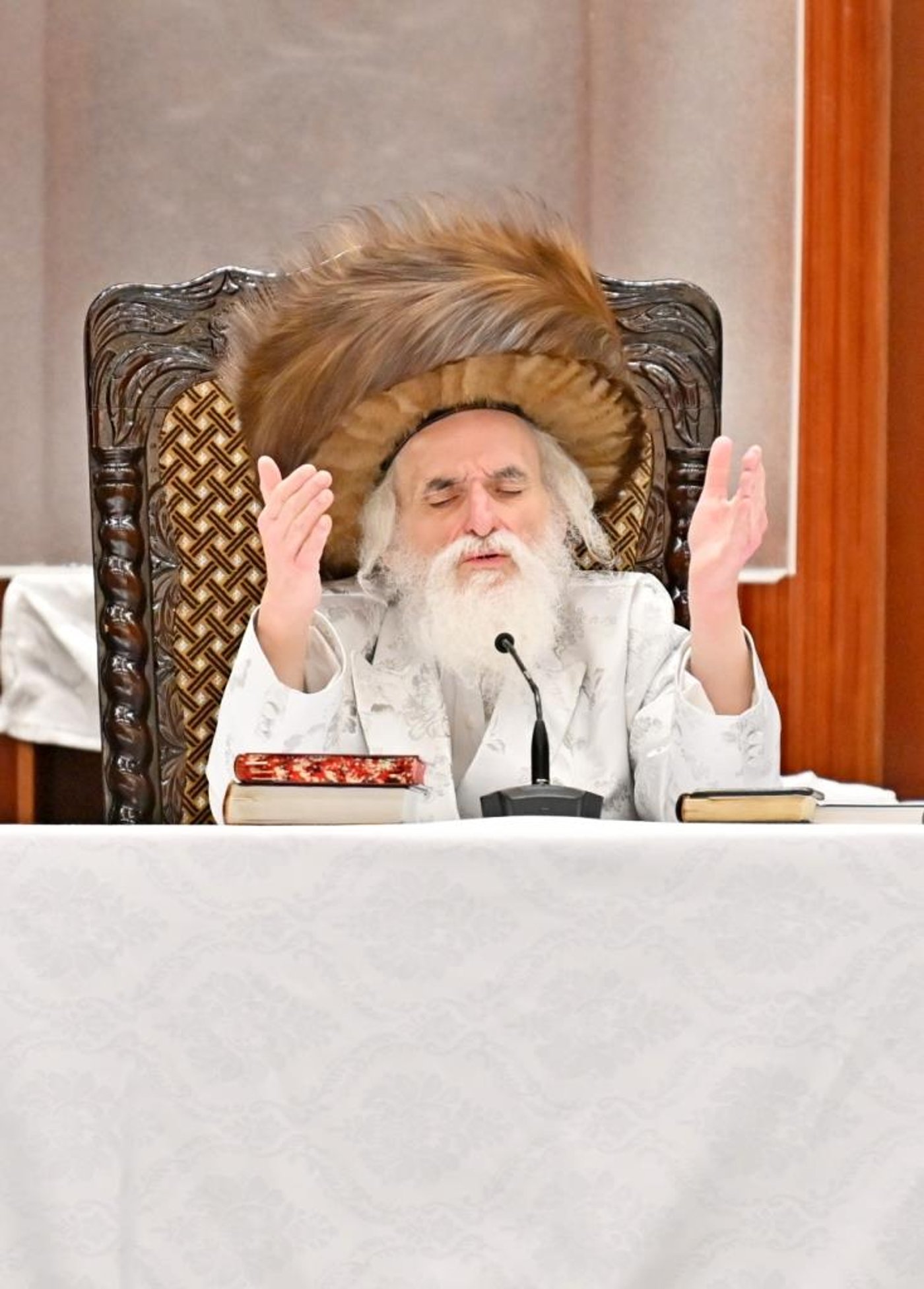 ערב ומוצאי ראש השנה בחצר ויז'ניץ | צילום: יהושע פרוכטר