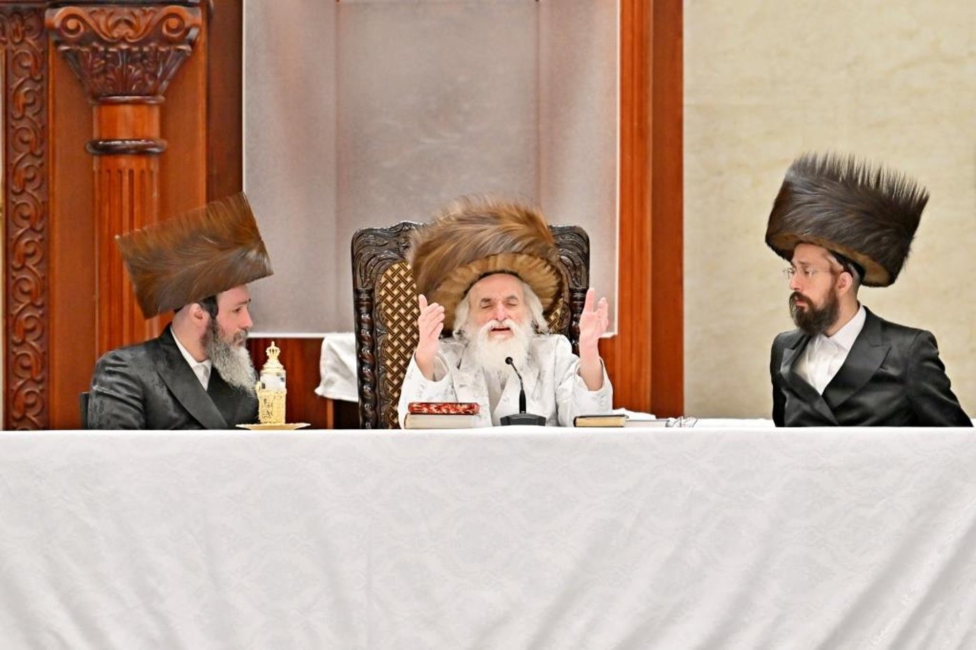 ערב ומוצאי ראש השנה בחצר ויז'ניץ | צילום: יהושע פרוכטר