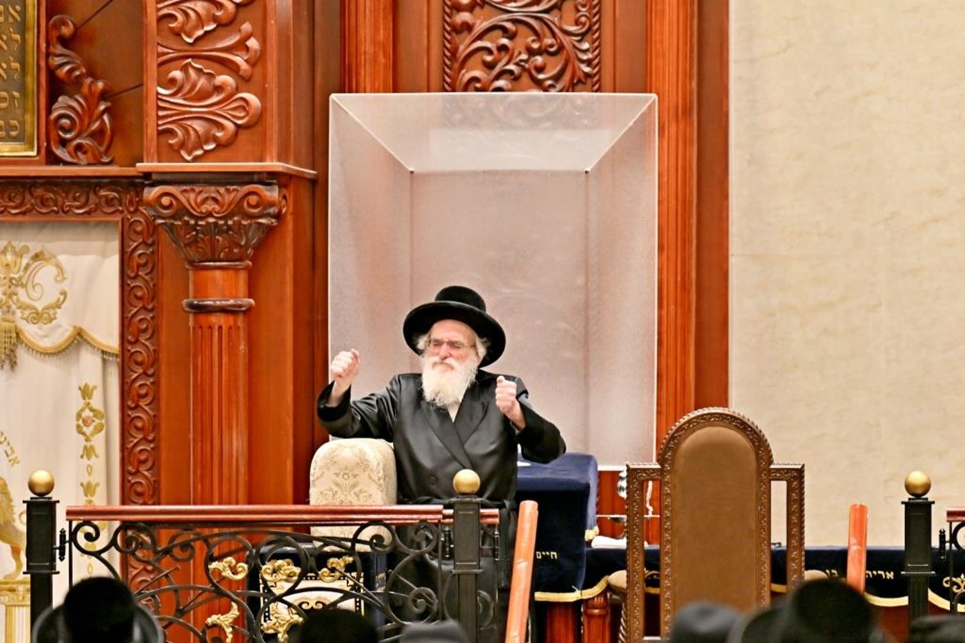 ערב ומוצאי ראש השנה בחצר ויז'ניץ | צילום: יהושע פרוכטר