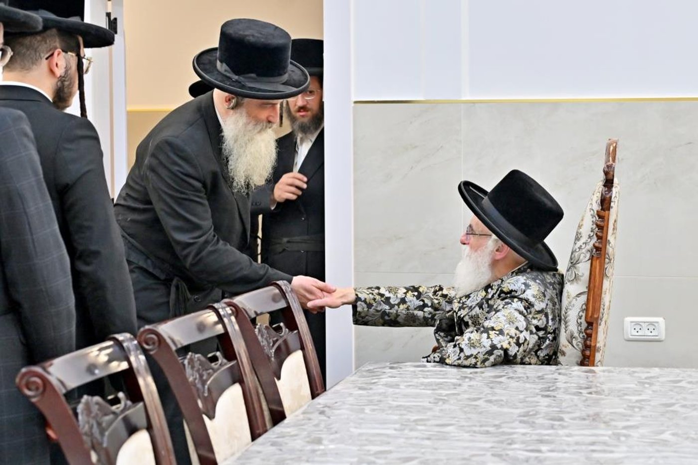 ערב ומוצאי ראש השנה בחצר ויז'ניץ | צילום: יהושע פרוכטר