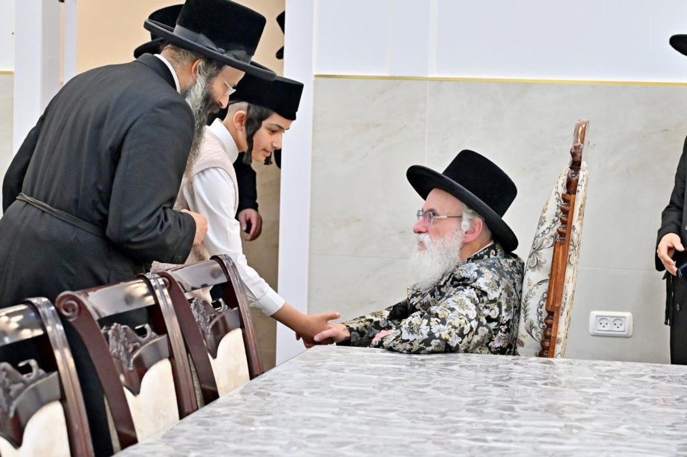 ערב ומוצאי ראש השנה בחצר ויז'ניץ | צילום: יהושע פרוכטר
