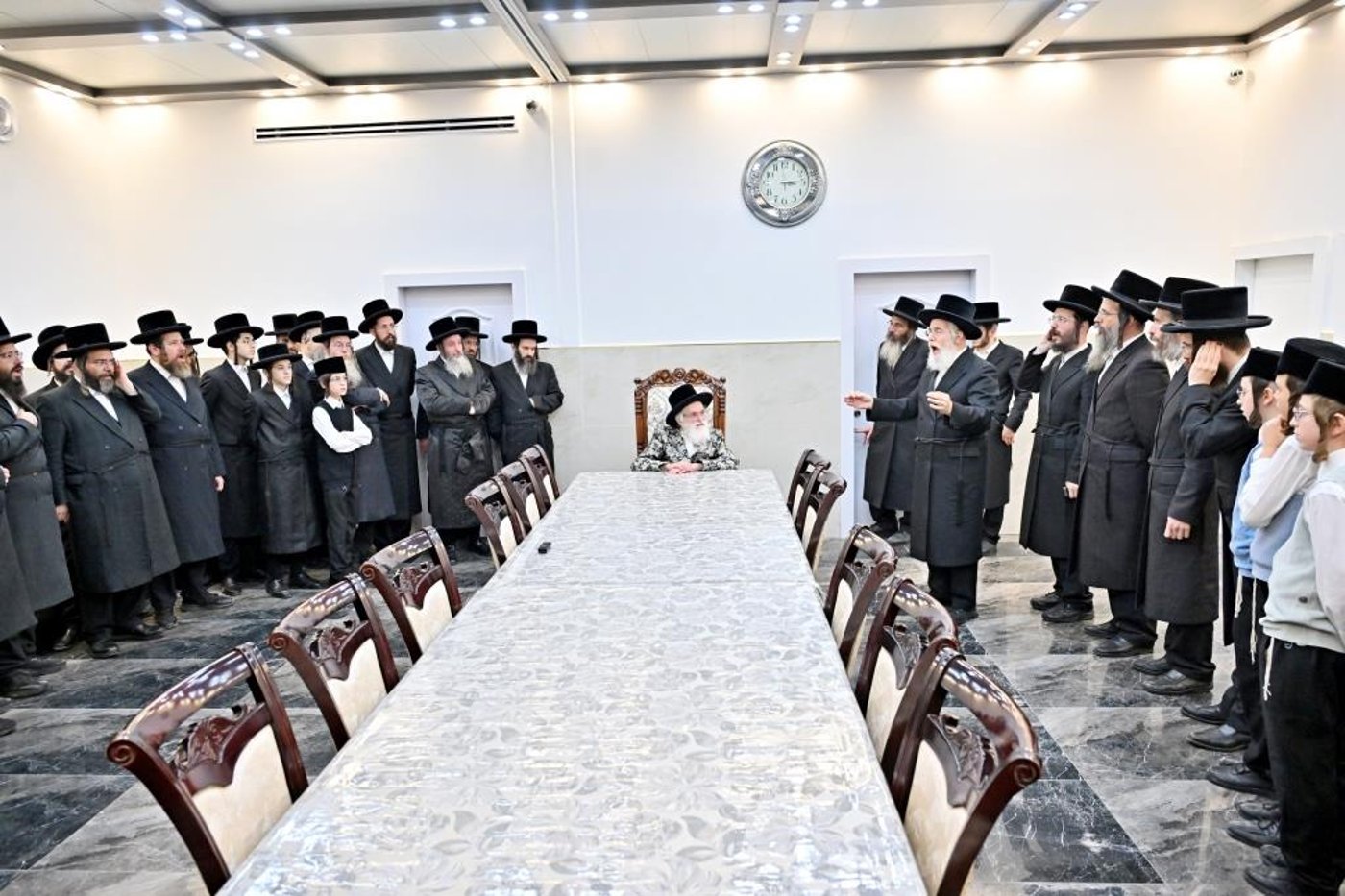 ערב ומוצאי ראש השנה בחצר ויז'ניץ | צילום: יהושע פרוכטר