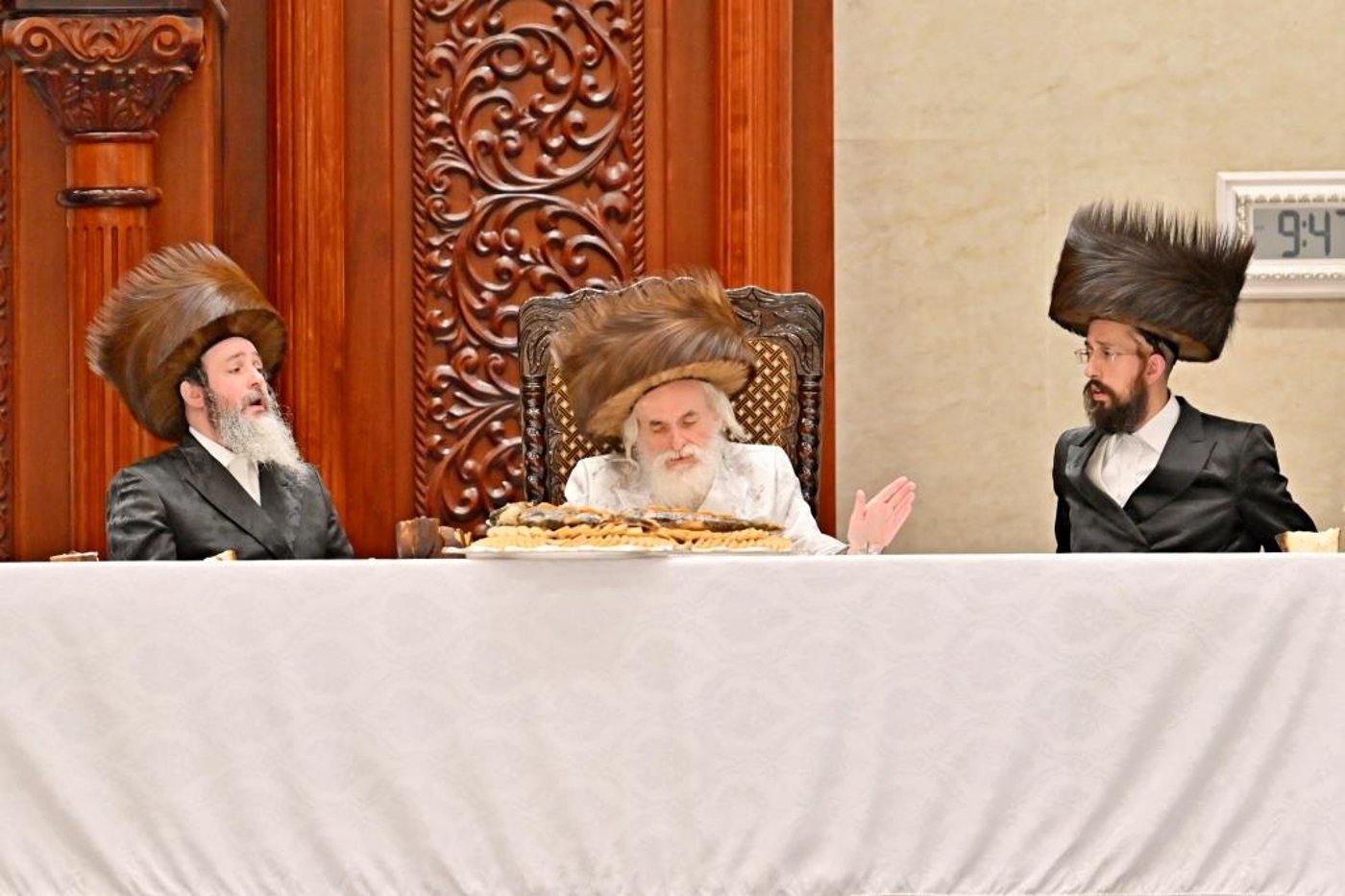 ערב ומוצאי ראש השנה בחצר ויז'ניץ | צילום: יהושע פרוכטר
