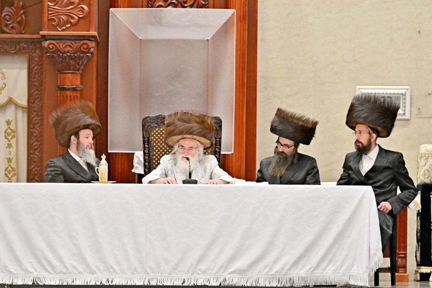 ערב ומוצאי ראש השנה בחצר ויז'ניץ | צילום: יהושע פרוכטר