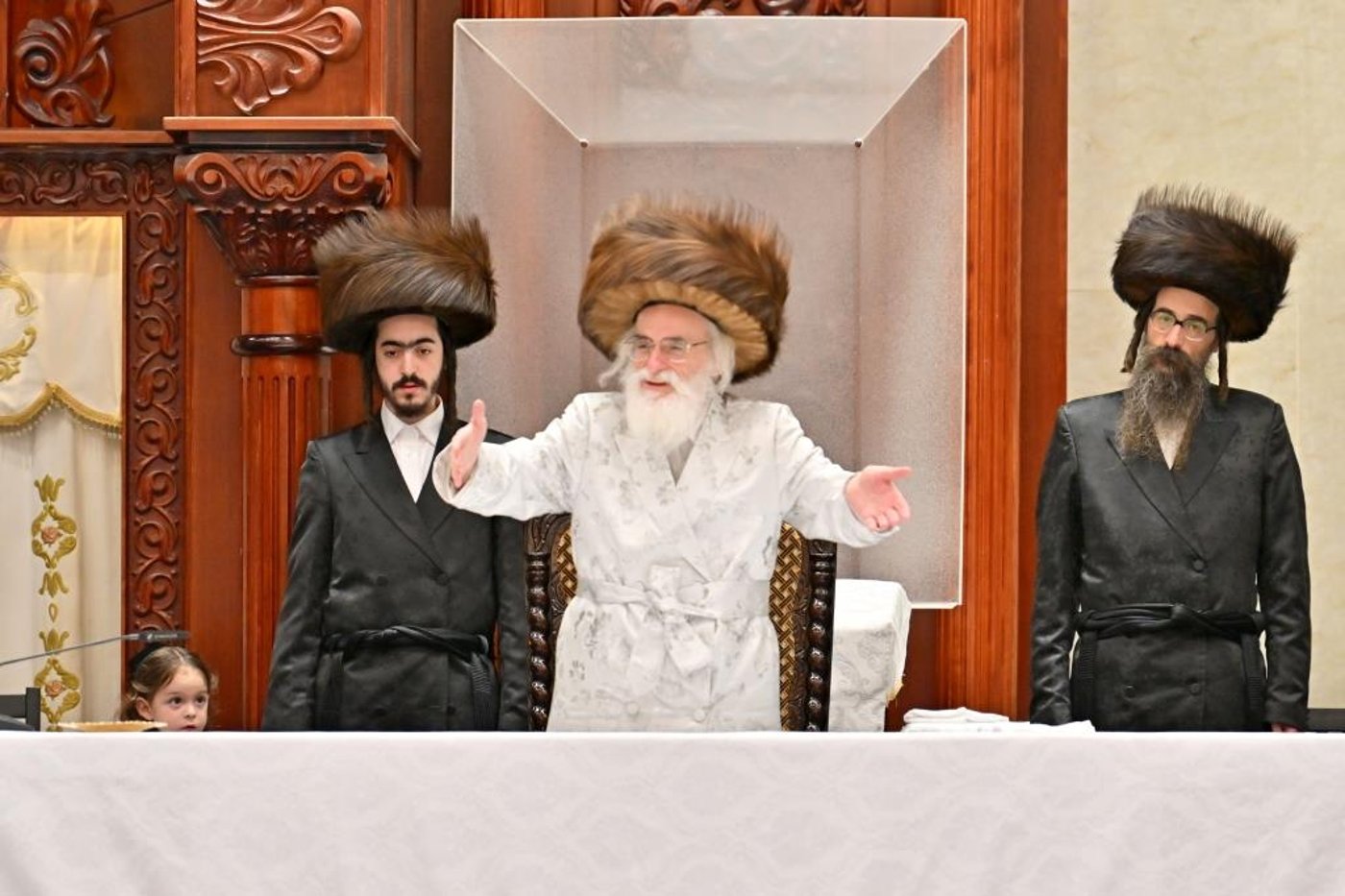 ערב ומוצאי ראש השנה בחצר ויז'ניץ | צילום: יהושע פרוכטר