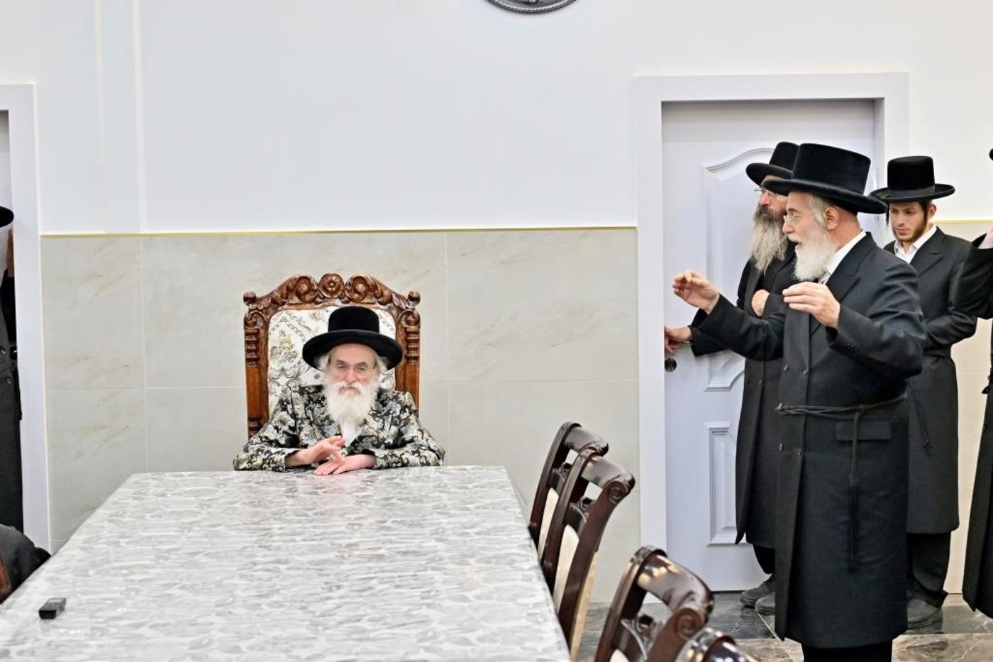 ערב ומוצאי ראש השנה בחצר ויז'ניץ | צילום: יהושע פרוכטר
