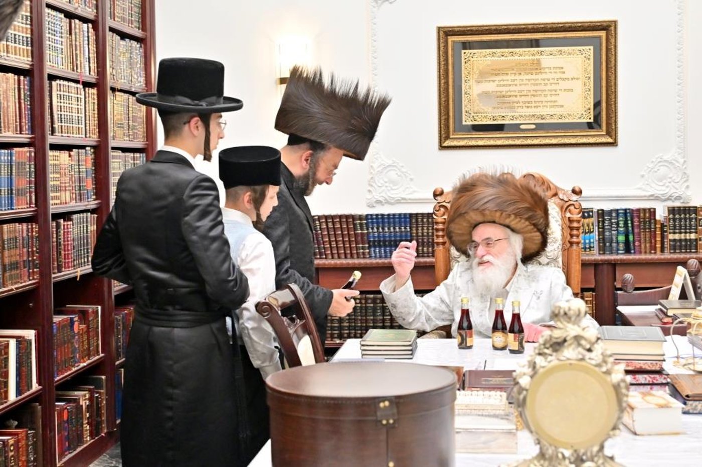 ערב ומוצאי ראש השנה בחצר ויז'ניץ | צילום: יהושע פרוכטר