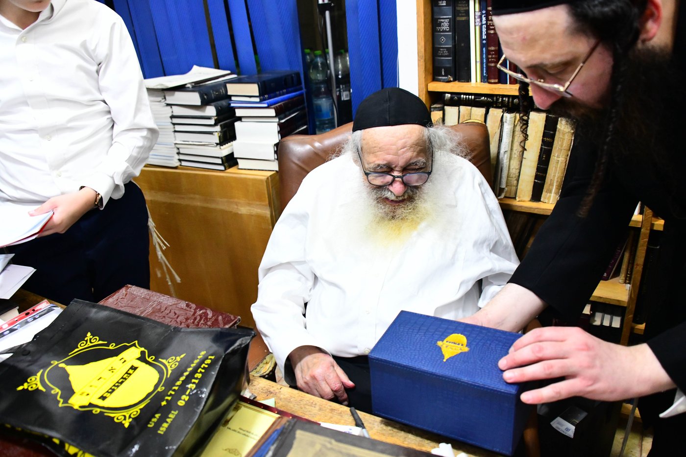 גדולי ישראל בבחירת אתרוגים לקראת חג הסוכות | צילום: שוקי לרר