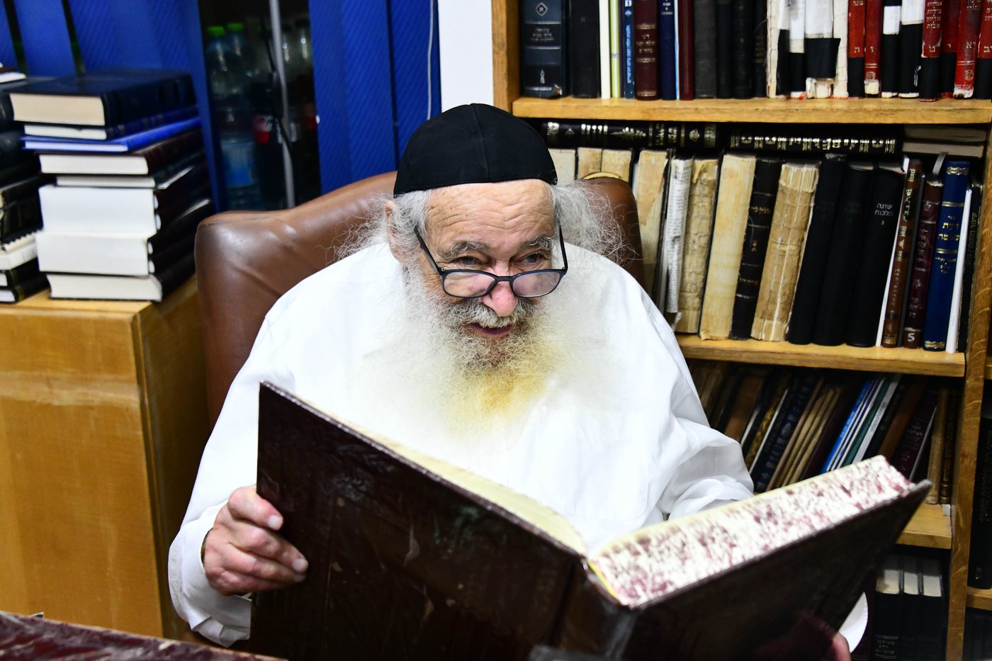 גדולי ישראל בבחירת אתרוגים לקראת חג הסוכות | צילום: שוקי לרר