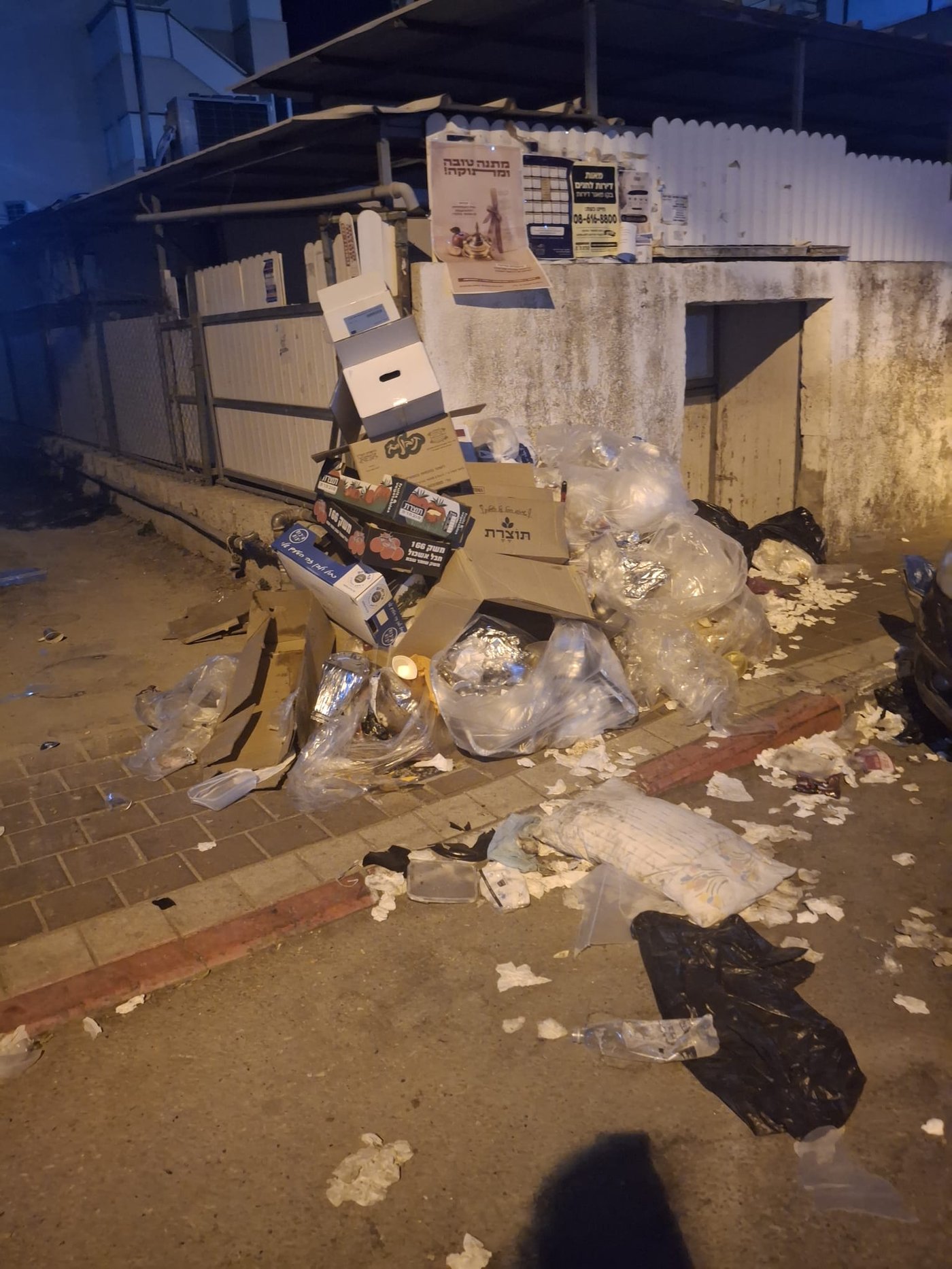 רחובות בני ברק בלילה והבוקר