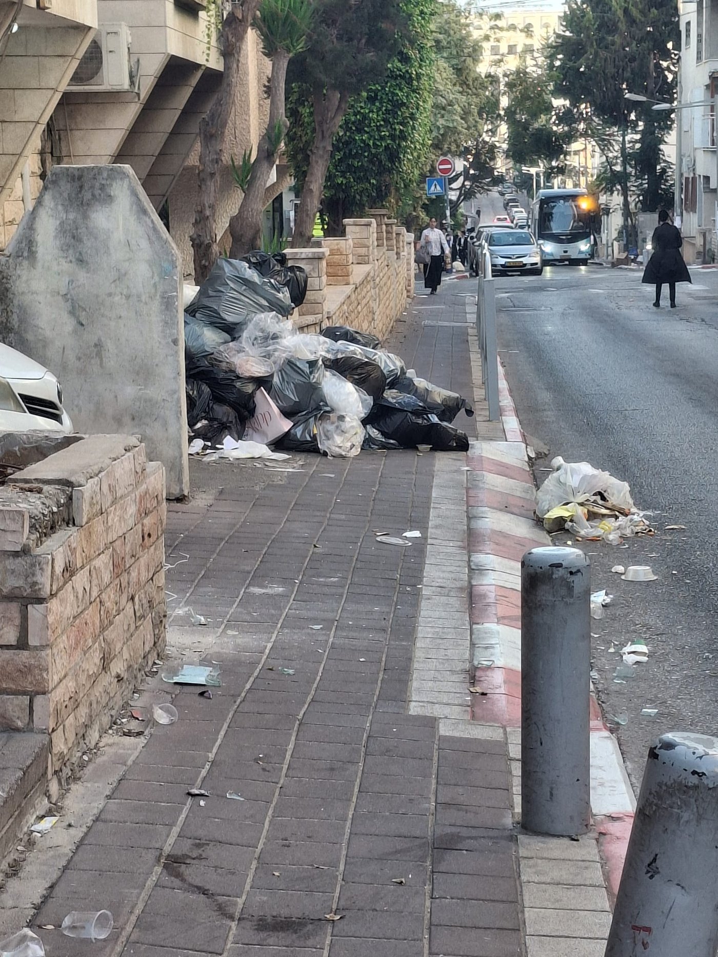 רחובות בני ברק בלילה והבוקר