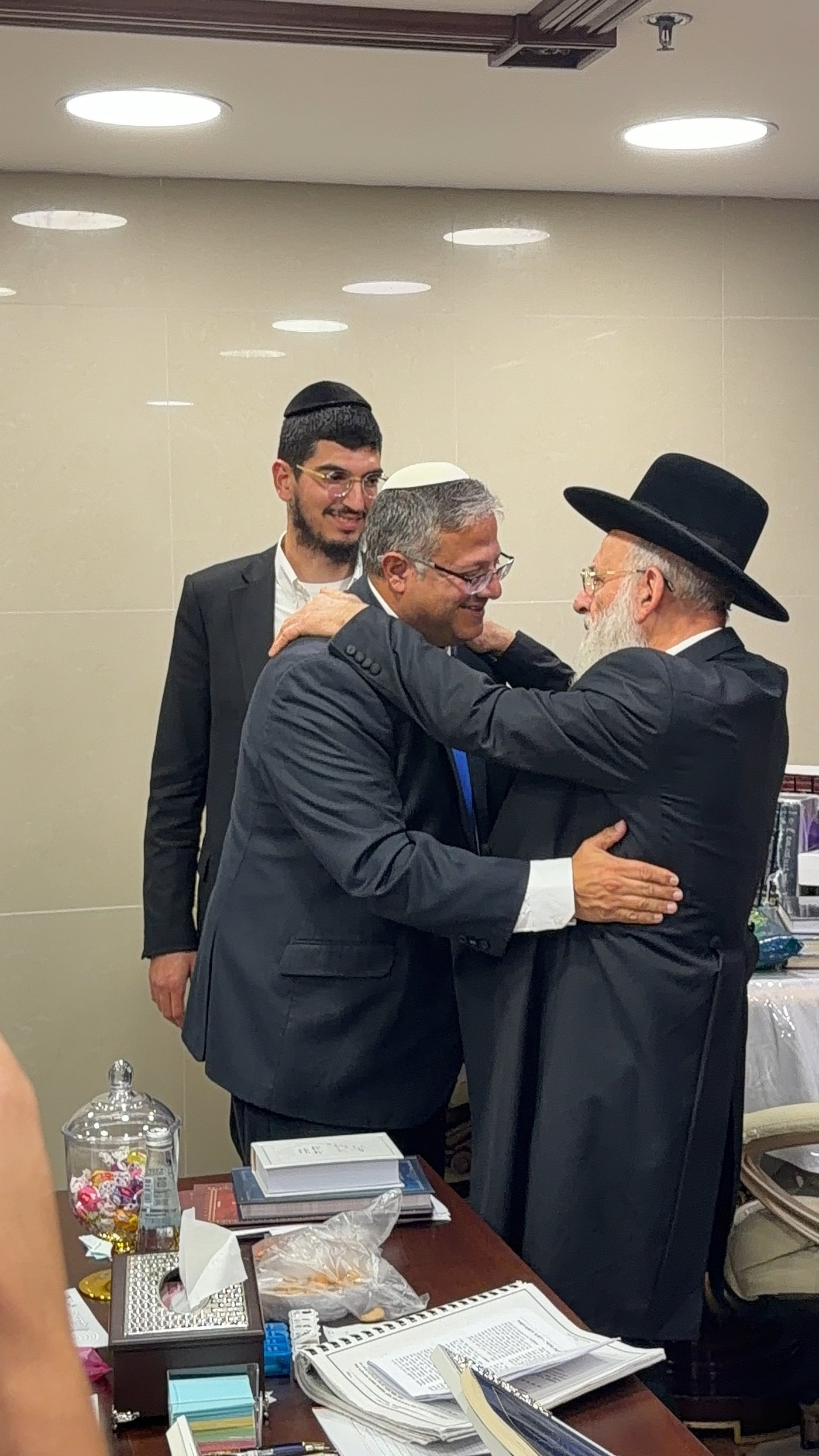 השר איתמר בן גביר עם הגאון רבי ראובן אלבז שליט"א