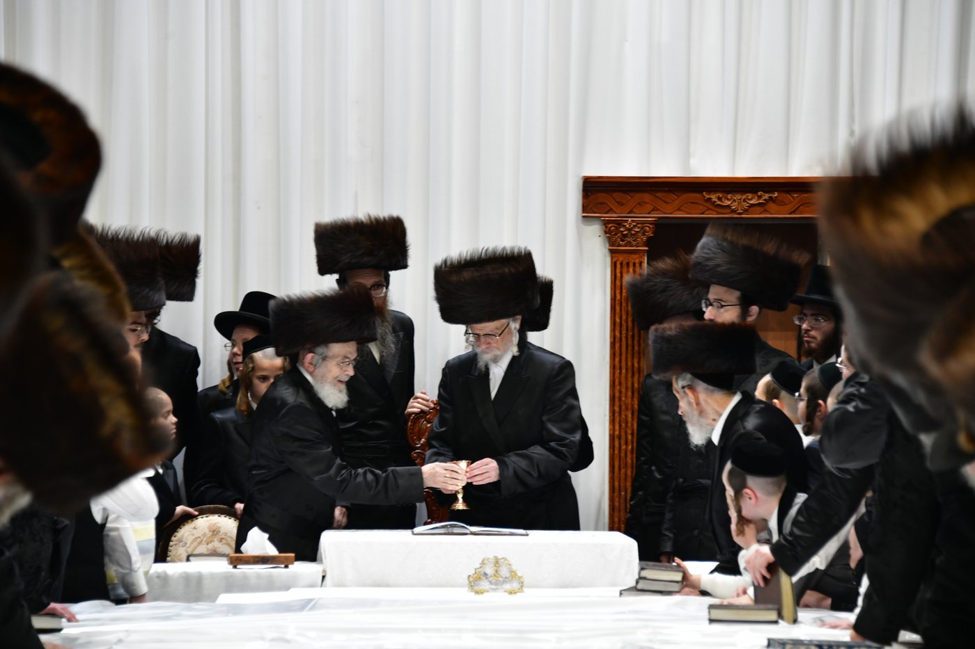 מוצאי ראש השנה בחצר הקודש סערט ויז'ניץ
