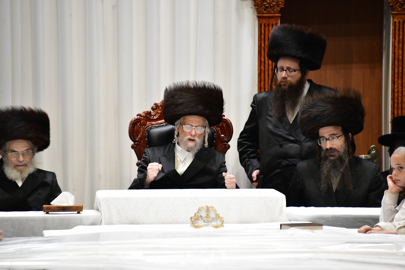 מוצאי ראש השנה בחצר הקודש סערט ויז'ניץ