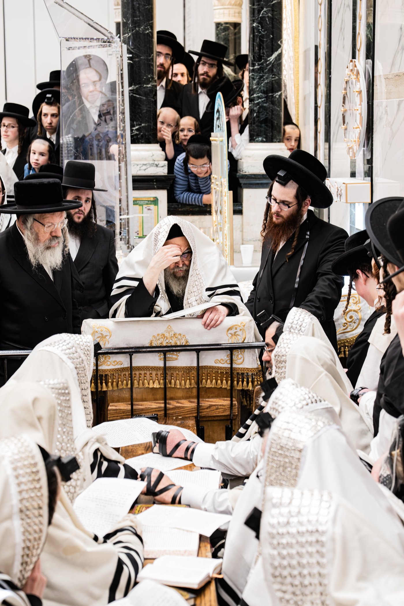 האדמו"ר מסאטמר שליט"א בהתרת נדרים | צילום: בחצרות סאטמאר