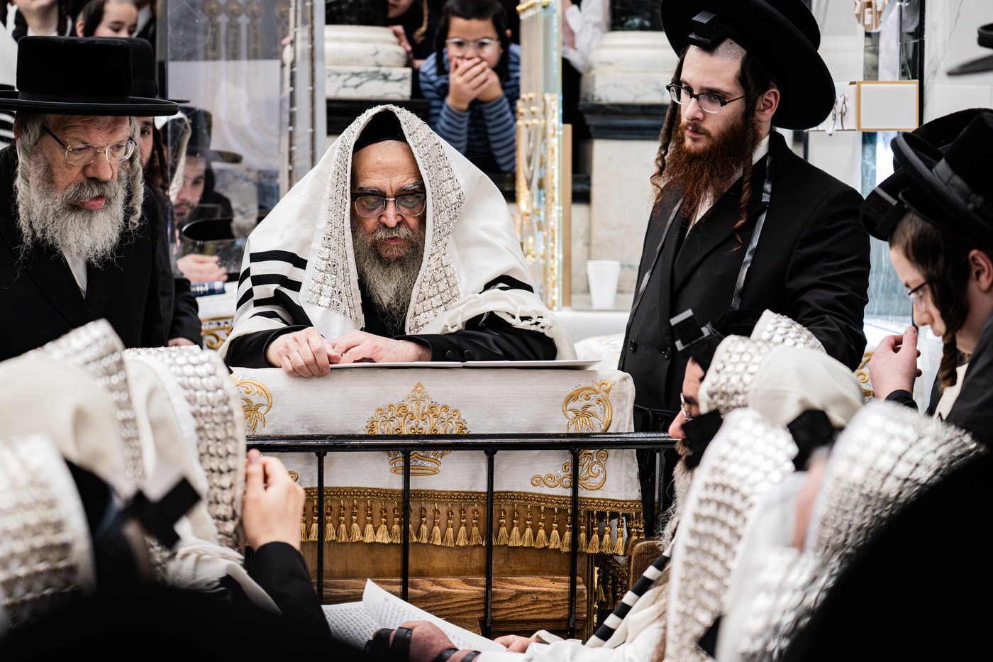 האדמו"ר מסאטמר שליט"א בהתרת נדרים | צילום: בחצרות סאטמאר