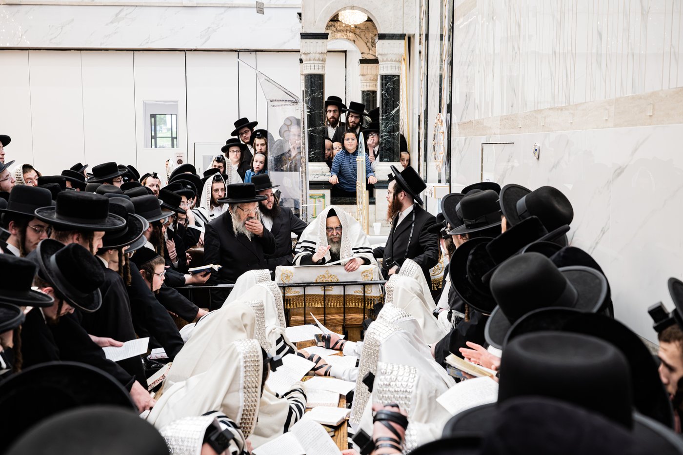 האדמו"ר מסאטמר שליט"א בהתרת נדרים | צילום: בחצרות סאטמאר