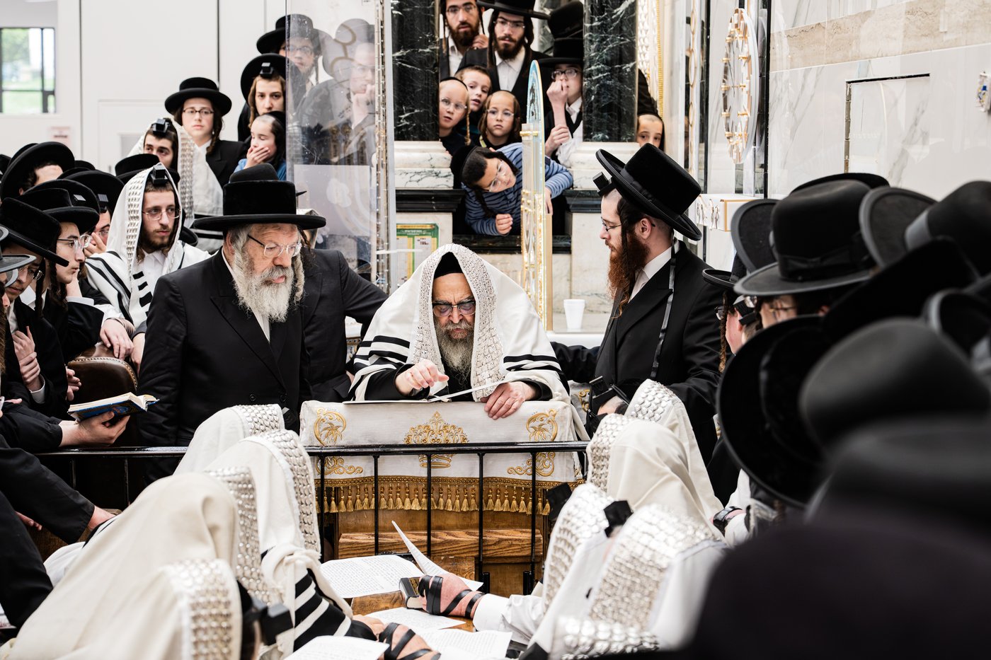 האדמו"ר מסאטמר שליט"א בהתרת נדרים | צילום: בחצרות סאטמאר