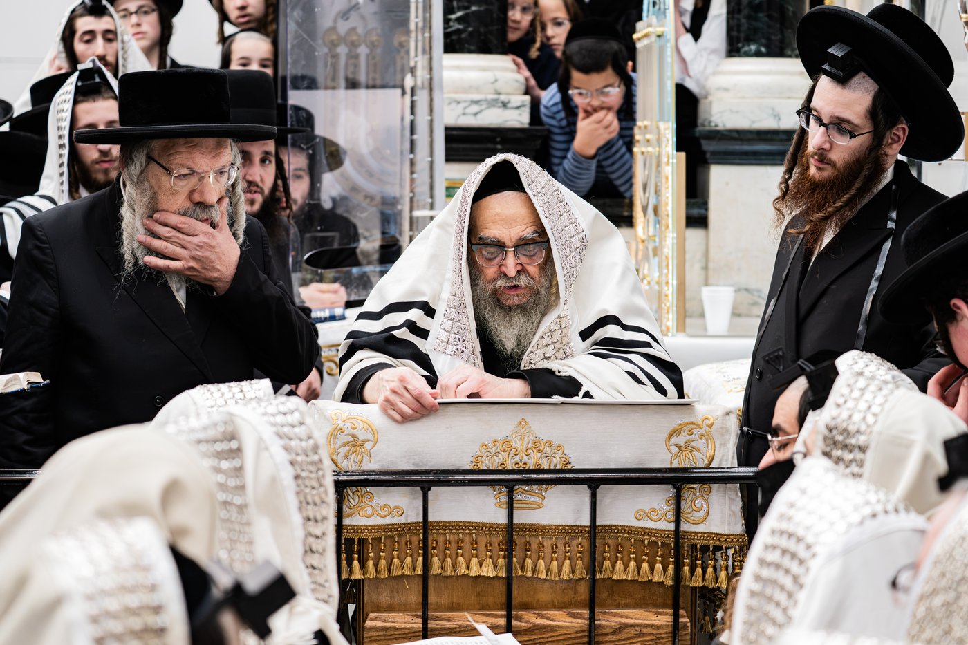 האדמו"ר מסאטמר שליט"א בהתרת נדרים | צילום: בחצרות סאטמאר