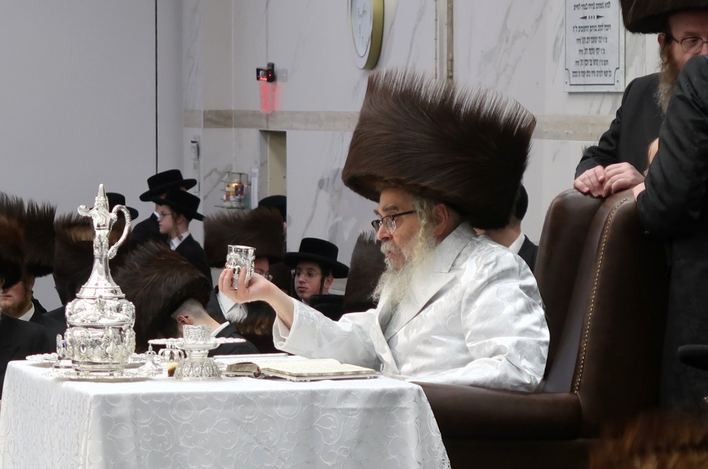 מוצאי ראש השנה בחצר הקודש סאטמר | צילום: בחצרות סאטמאר