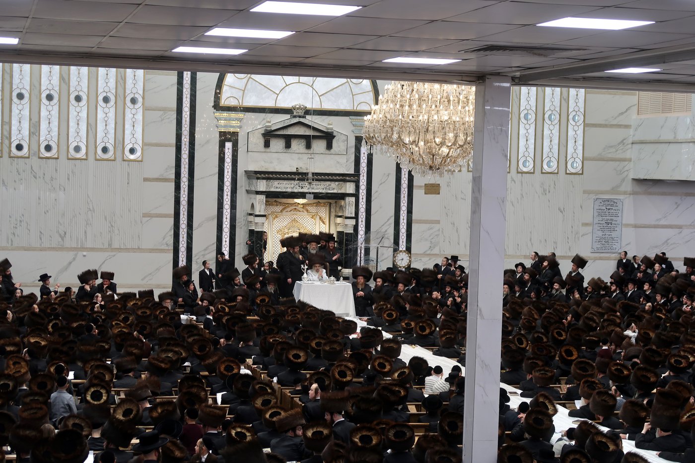 מוצאי ראש השנה בחצר הקודש סאטמר | צילום: בחצרות סאטמאר