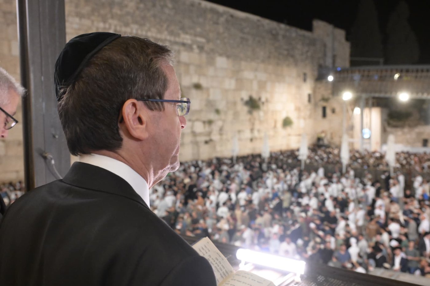 נשיא המדינה במעמד הסליחות ברחבת הכותל המערבי