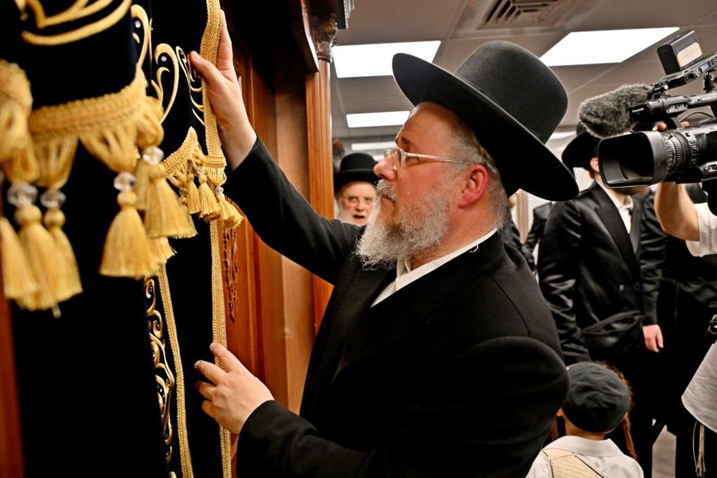 הכנסת ספר תורה באשדוד | צילום: יהושע פרוכטר