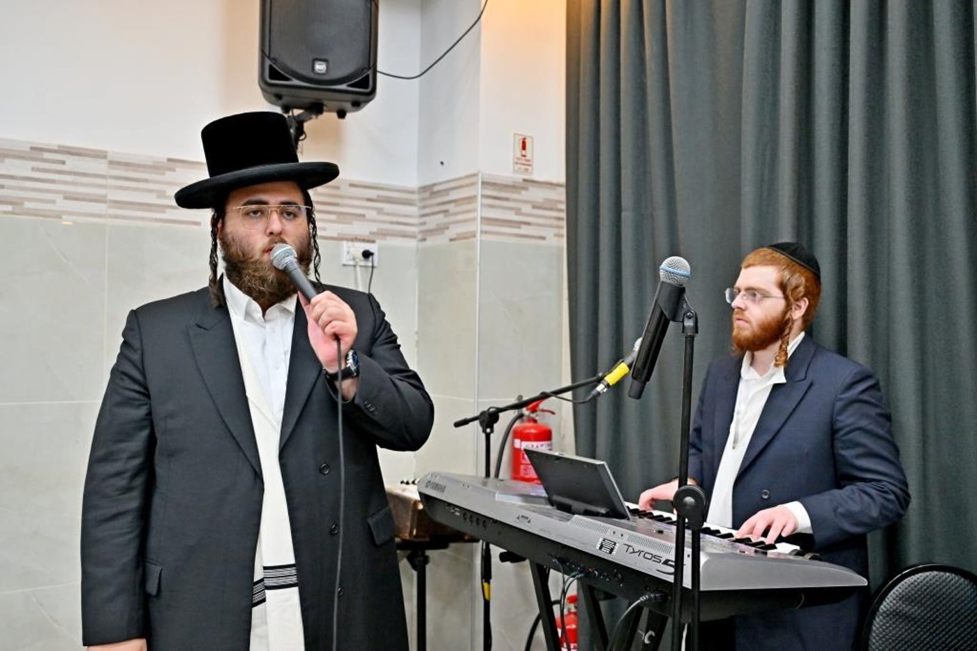 הכנסת ספר תורה באשדוד | צילום: יהושע פרוכטר