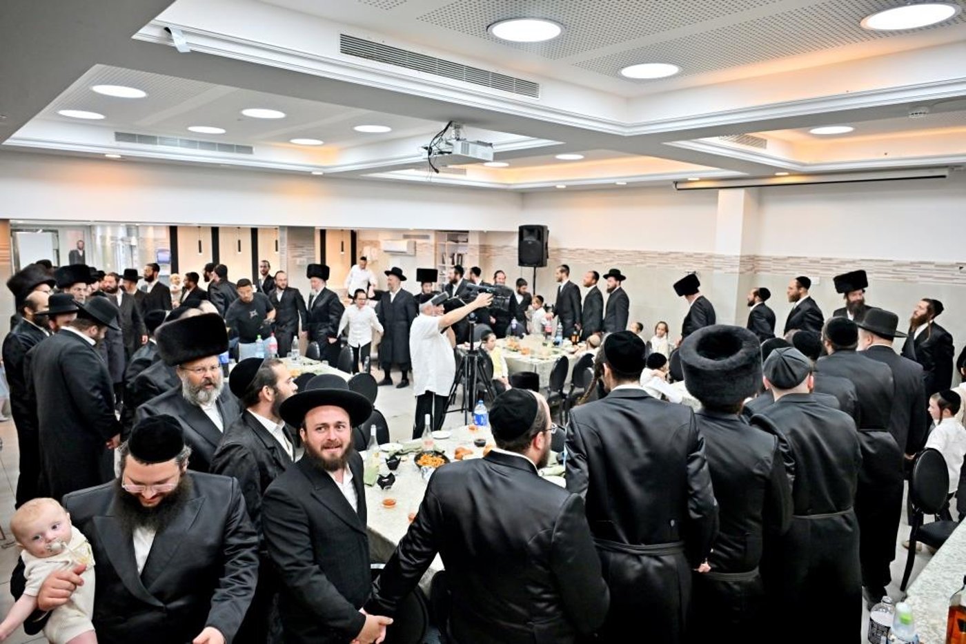 הכנסת ספר תורה באשדוד | צילום: יהושע פרוכטר
